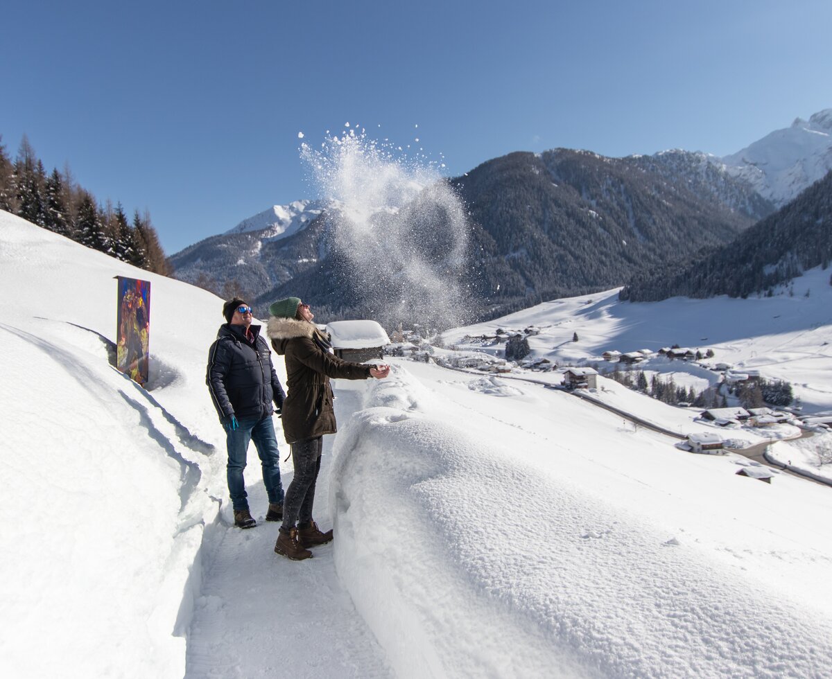 Winterwandern Künstlerweg Oswald Kollreider Wiesenweg | © TVB Osttirol/ Christina Klammer