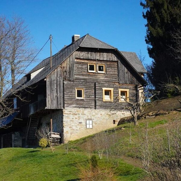 altes Bauernhaus mit Künstlerstubn
