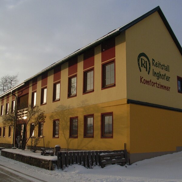 Hausansicht im Winter