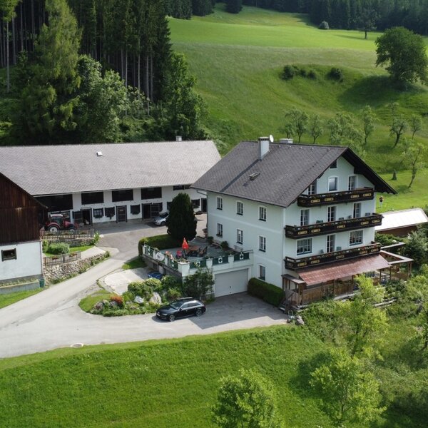 Bruderhof im Sommer