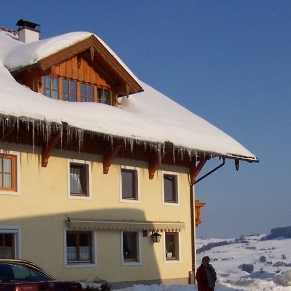 Unser Hof von der Seite