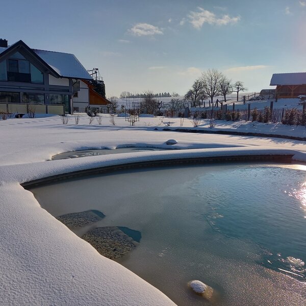Schnatterhof Außenansicht im Winter