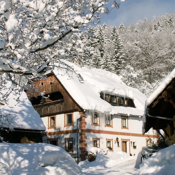 Der Moarhof tief verschneit