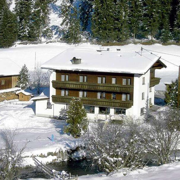 Südansicht  mit Winterflandschaft