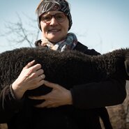 Kerstin mit Lamm