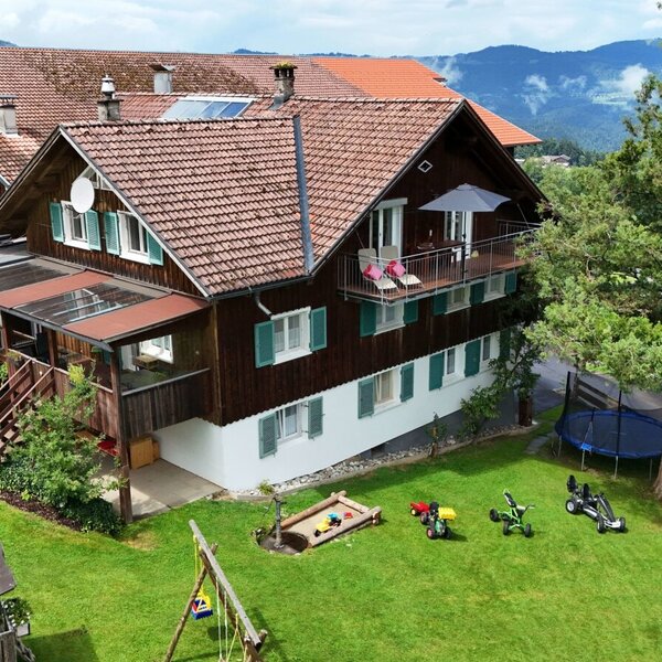 Familienbauernhof Bereuter. Apartment mit Panoramablick und großem Balkon zu vermieten. Freie Zimmer in Alberschwende. Urlaub im Bregenzerwald