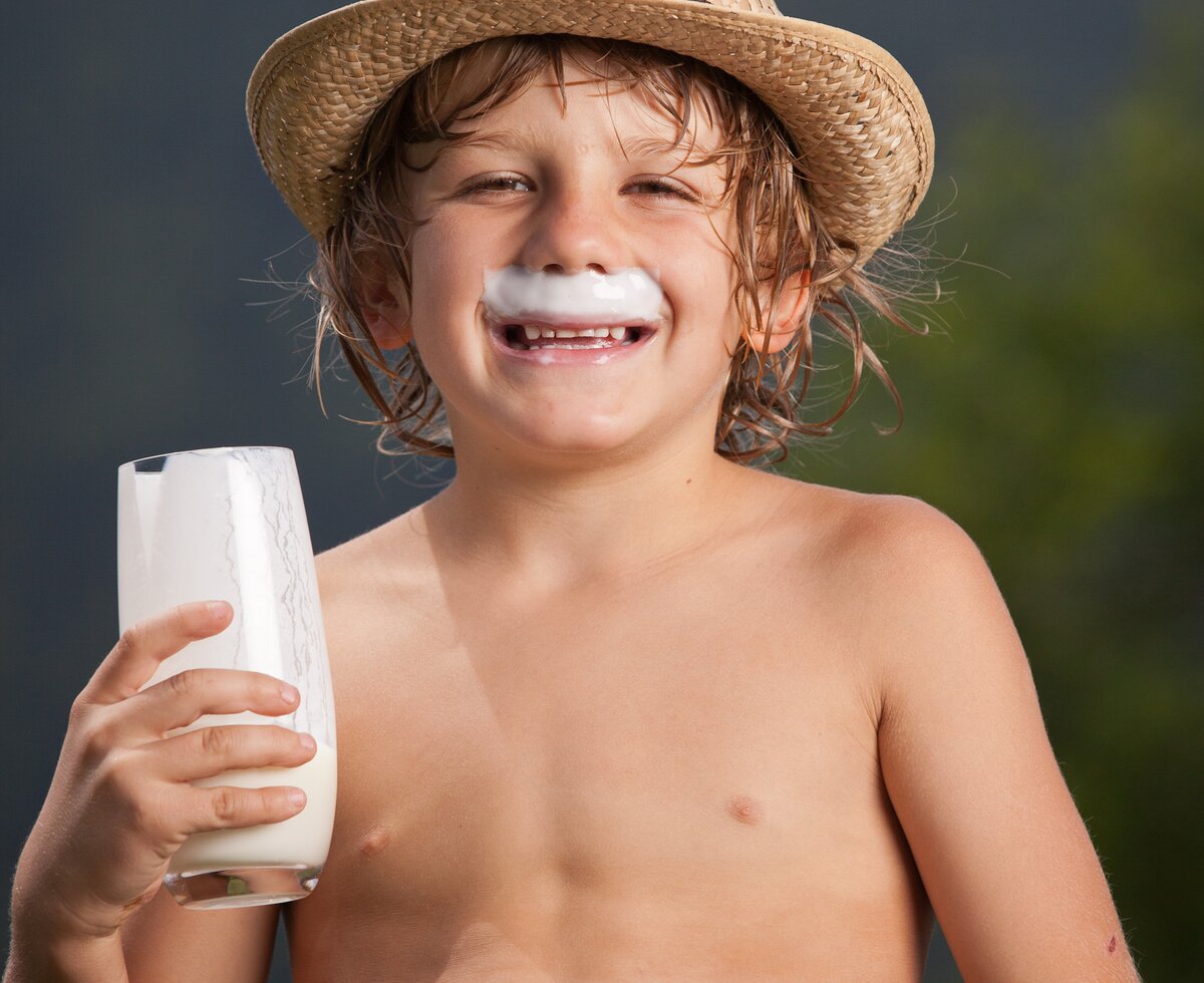 Kind mit Milch | © Urlaub am Bauernhof - Mario Webhofer