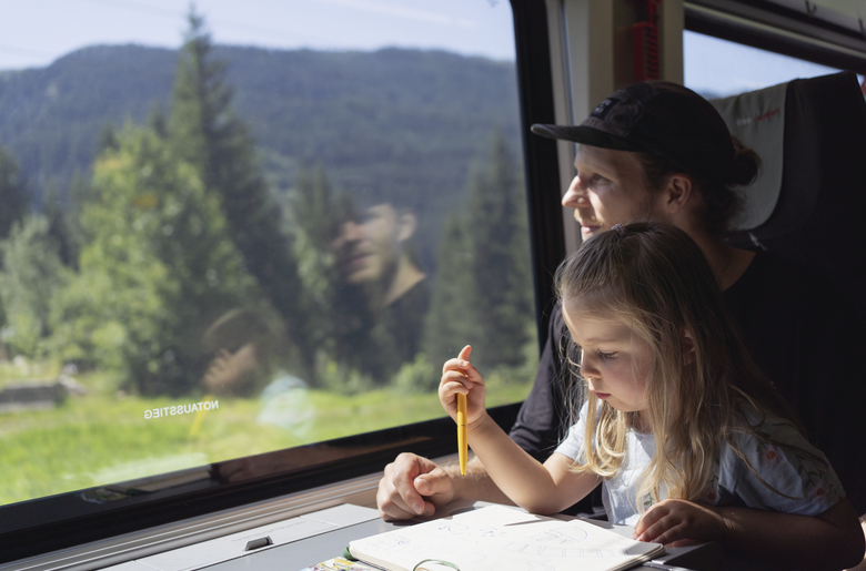 Familienurlaub, Anreise im ICE | © Tirol Werbung, Bert Heinzlmeier